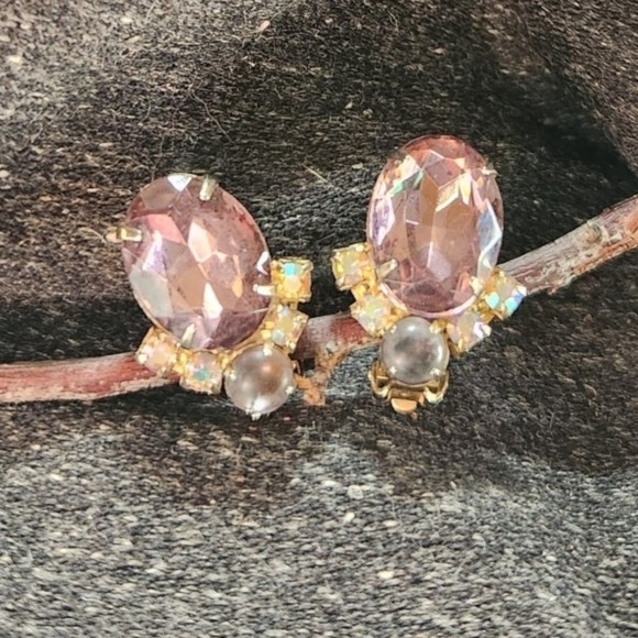 Vintage 50s Clip-On Earrings Signed Garne lg Lavender Rhinestone Gold-Tone Rare - Picture 7 of 8